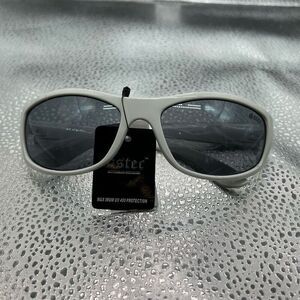 Oster UV 400 Sunglasses Unisex White Silver Tone Callout Arms  Classic Retro